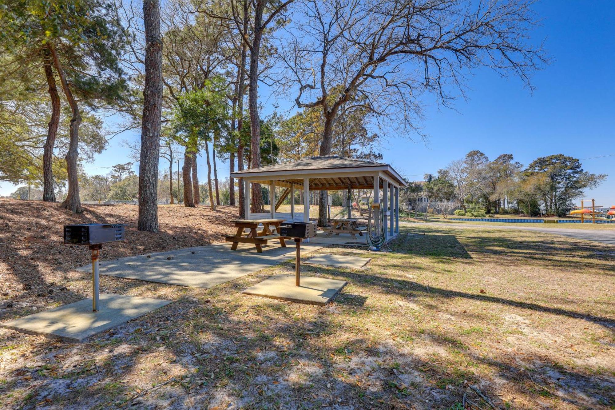 Waterfront Pine Knoll Shores Gem With Boat Dock Exterior foto