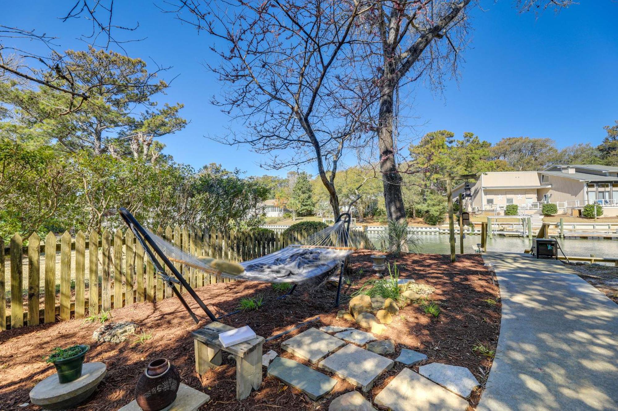 Waterfront Pine Knoll Shores Gem With Boat Dock Exterior foto